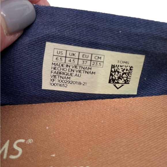 Toms- navy print flats - size 6.5m - GUC - Picture 5 of 7